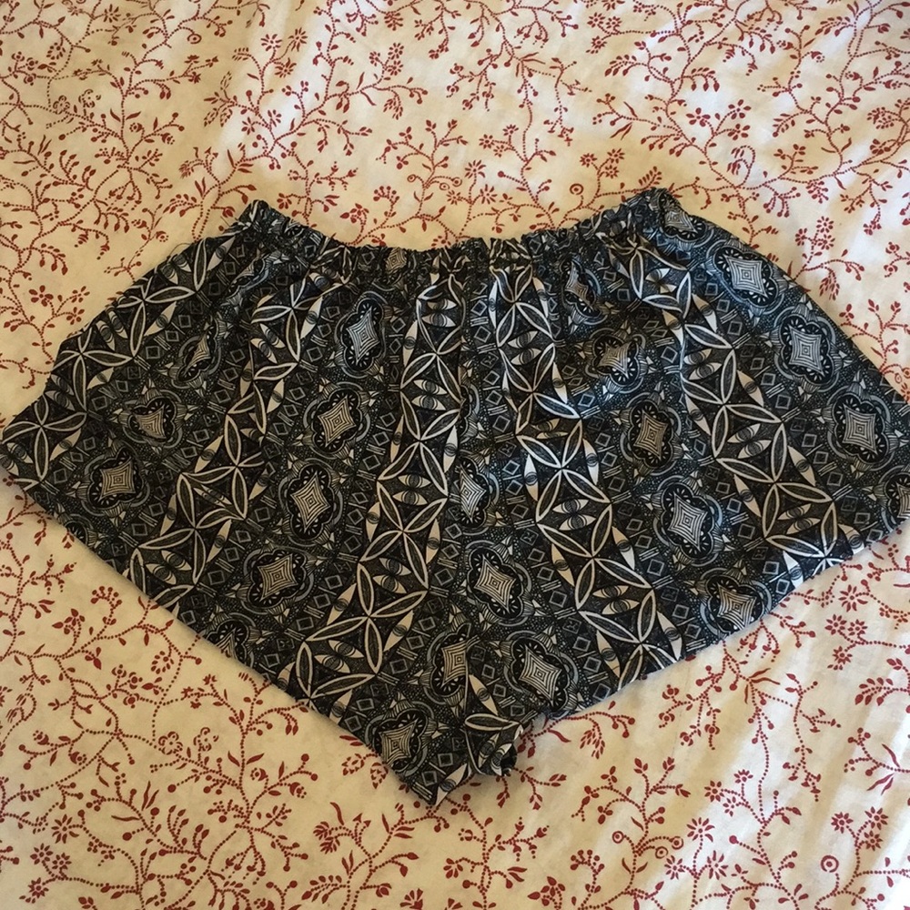 Patterned Shorts - Picture 2 of 4